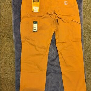 NWT- Men’s relaxed rugged flex fit Carhartt pants size 38 x 32